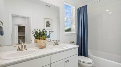Bath - 3720 Juniper Berry Dr, Reno, NV 89521 photo 3 of 6