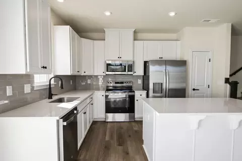 Kitchen - 240 Jango Cir, Greer, SC 29651 photo 2 of 3
