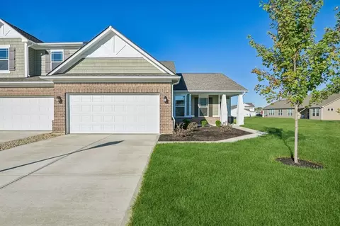 240 Hunters Ridge Dr, Danville, IN 46122