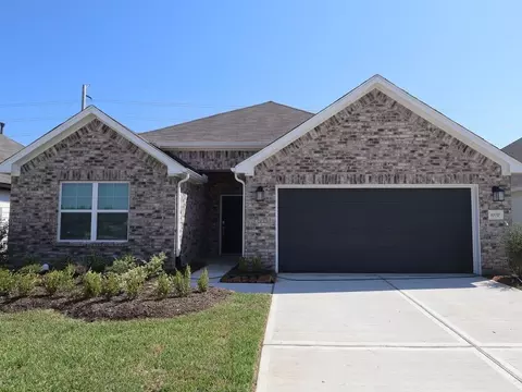 1070 Garnet Star Dr, La Marque, TX 77568
