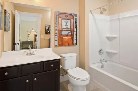 Bath - 6539 Creststone Ct, Plainfield, IN 46168 photo 7 of 10