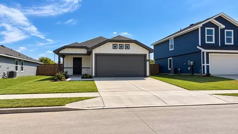 4145 Woodhill Bend Dr, Crowley, TX 76036