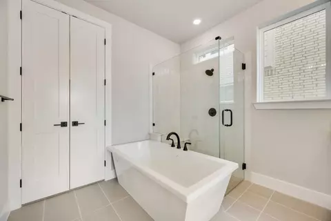 Bath - 3533 Ithaca St, Corinth, TX 76208 photo 1 of 5
