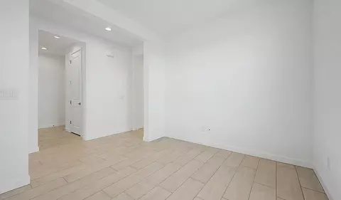 Entry Way - 8050 W Granada Rd, Phoenix, AZ 85035 photo 3 of 6