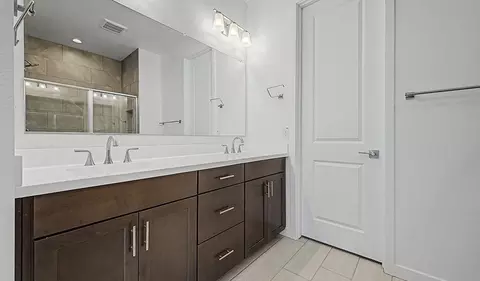 Bath - 8050 W Granada Rd, Phoenix, AZ 85035 photo 1 of 10