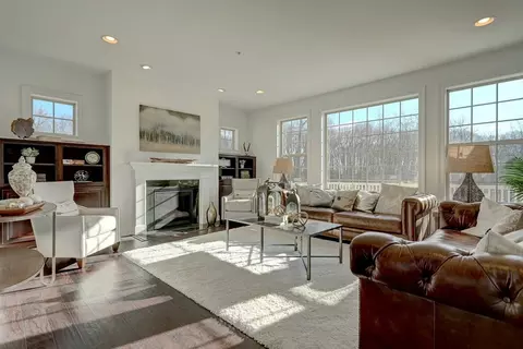 Living - 151 Thompson Rd, Kennett Square, PA 19348 photo 3 of 36