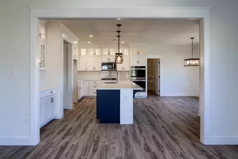 Entry Way - 151 Thompson Rd, Kennett Square, PA 19348 photo 2 of 5