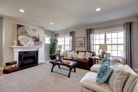 Living - 151 Thompson Rd, Kennett Square, PA 19348 photo 2 of 36