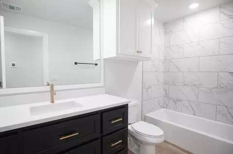 Bath - 2920 E Northampton St, Broken Arrow, OK 74014 photo 9 of 18
