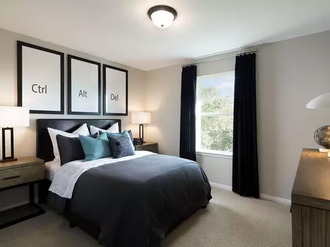 Bedroom - 2015 Bluff Oak Ct, Conroe, TX 77304 photo 4 of 8