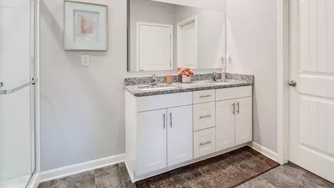Bath - 117 Gateway Dr, Jackson, TN 38305 photo 2 of 9
