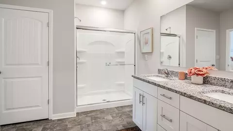 Bath - 117 Gateway Dr, Jackson, TN 38305 photo 1 of 9