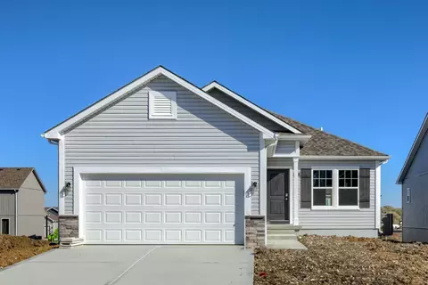27016 E Dogwood Ln, Lake Lotawana, MO 64086
