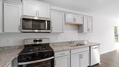 Kitchen - 1104 Golf Dr, Roebuck, SC 29376 photo 5 of 10