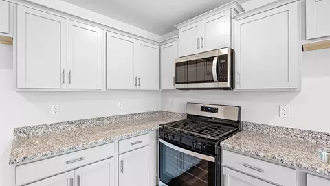 Kitchen - 1104 Golf Dr, Roebuck, SC 29376 photo 4 of 10