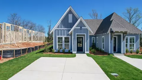 1289 Woodland Cir, Opelika, AL 36801