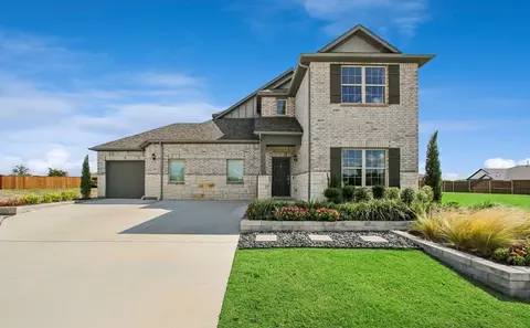 Exterior - 158 Hudson Ln, Justin, TX 76247 photo 1 of 9
