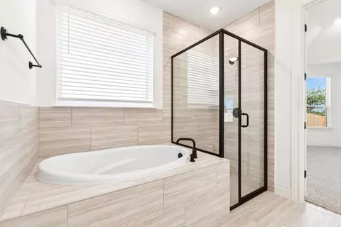Bath - 828 Sanger Ln, Leander, TX 78641 photo 2 of 3