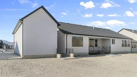 Exterior - 718 N 1600 E, Salem, UT 84653 photo 5 of 23