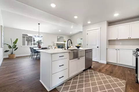 Kitchen - 545 Taft St, Umatilla, OR 97882 photo 3 of 5