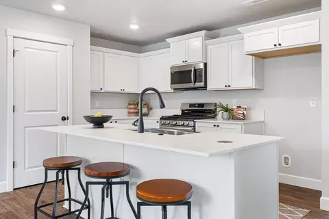 Kitchen - 545 Taft St, Umatilla, OR 97882 photo 2 of 5
