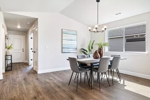 Dining - 545 Taft St, Umatilla, OR 97882 photo 1 of 7