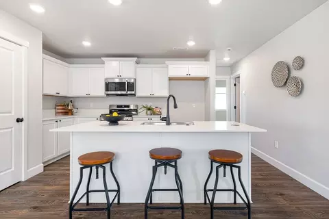 Kitchen - 545 Taft St, Umatilla, OR 97882 photo 1 of 5