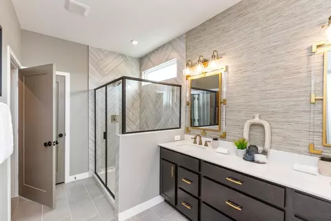 Bath - 3801 Circollo Dr, Covington, KY 41017 photo 6 of 8