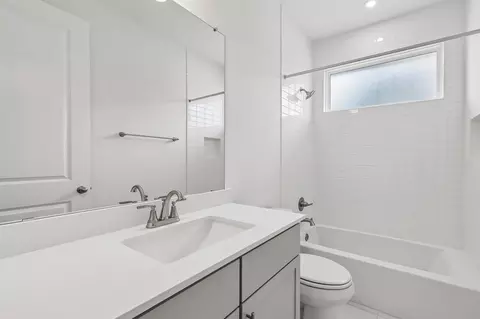 Bath - 135 Comfort Dr, Buda, TX 78610 photo 3 of 5