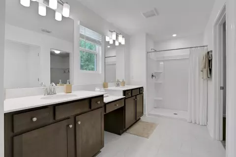 Bath - 14184 Epply Dr, Jacksonville, FL 32218 photo 1 of 5