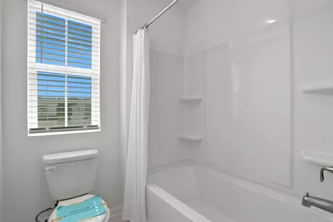 Bath - 14184 Epply Dr, Jacksonville, FL 32218 photo 4 of 5