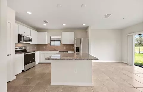 Kitchen - 42497 Cascade Dr, Punta Gorda, FL 33982 photo 2 of 7