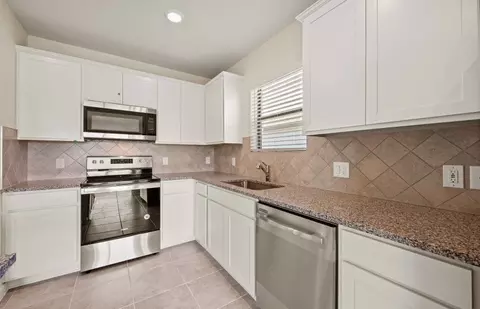 Kitchen - 42497 Cascade Dr, Punta Gorda, FL 33982 photo 3 of 7