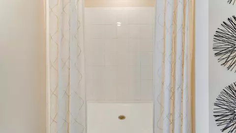 Bath - 3928 Magenta Pl, Saint Cloud, FL 34772 photo 2 of 3