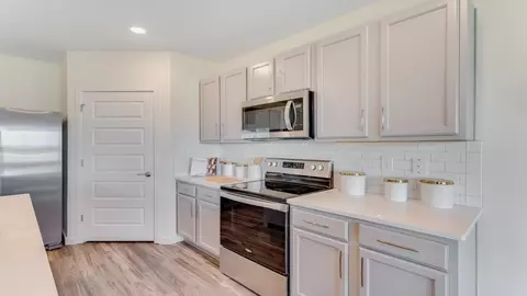 Kitchen - 3928 Magenta Pl, Saint Cloud, FL 34772 photo 3 of 7