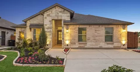Exterior - 408 Comanche Dr, Cleburne, TX 76033 photo 5 of 8