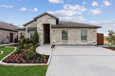 Exterior - 408 Comanche Dr, Cleburne, TX 76033 photo 2 of 4