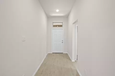 Entry Way - 408 Comanche Dr, Cleburne, TX 76033 photo 5 of 5