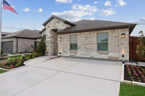Exterior - 408 Comanche Dr, Cleburne, TX 76033 photo 4 of 8