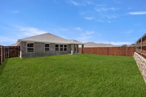Exterior - 408 Comanche Dr, Cleburne, TX 76033 photo 6 of 8