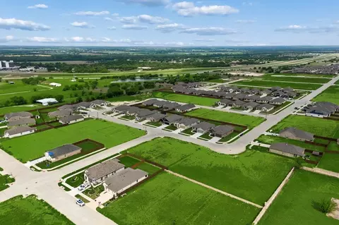 View/Area - 408 Comanche Dr, Cleburne, TX 76033 photo 3 of 5