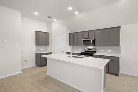 Kitchen - 408 Comanche Dr, Cleburne, TX 76033 photo 2 of 4