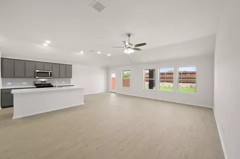 Living - 408 Comanche Dr, Cleburne, TX 76033 photo 2 of 2