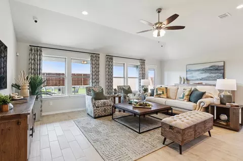 Living - 408 Comanche Dr, Cleburne, TX 76033 photo 1 of 2