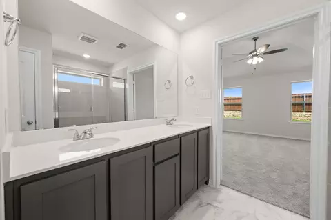 Entry Way - 408 Comanche Dr, Cleburne, TX 76033 photo 1 of 5