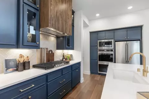 Kitchen - 325 Vale Run, Kyle, TX 78640 photo 6 of 8