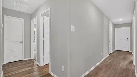 Entry Way - 128 Pinehurst Dr, Boyd, TX 76023 photo 4 of 4