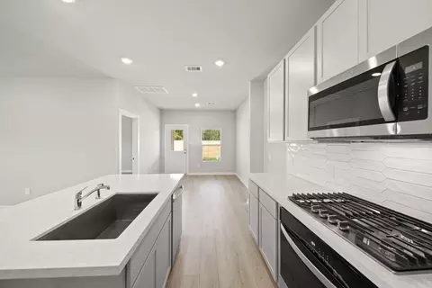 Kitchen - 12048 Moonlight Path Dr, Conroe, TX 77304 photo 2 of 5