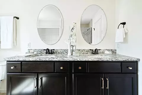 Bath - 333 Amber Dr, Lititz, PA 17543 photo 5 of 9