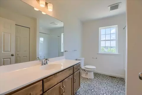 Bath - 333 Amber Dr, Lititz, PA 17543 photo 6 of 7